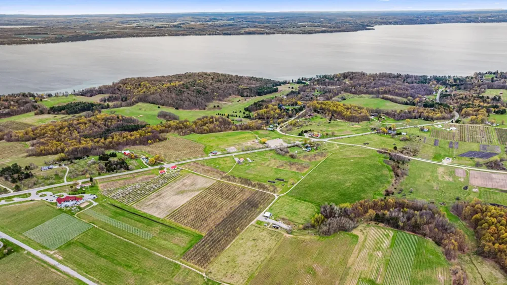 11751 Center Road Peninsula Township, MI 49686