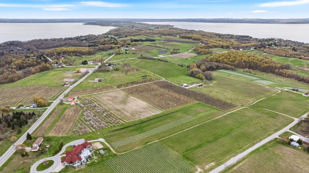 11751 Center Road Peninsula Township, MI 49686