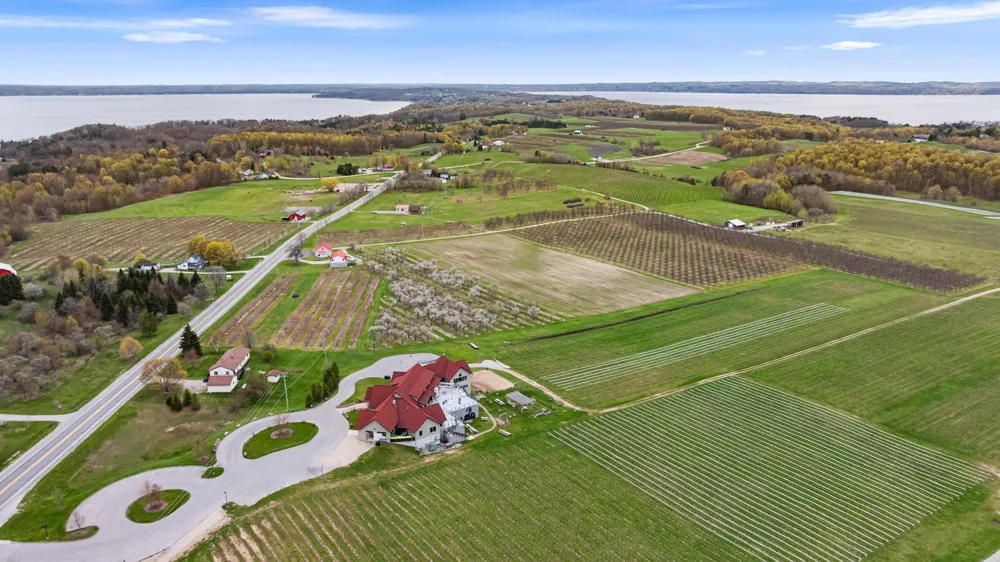 11751 Center Road Peninsula Township, MI 49686