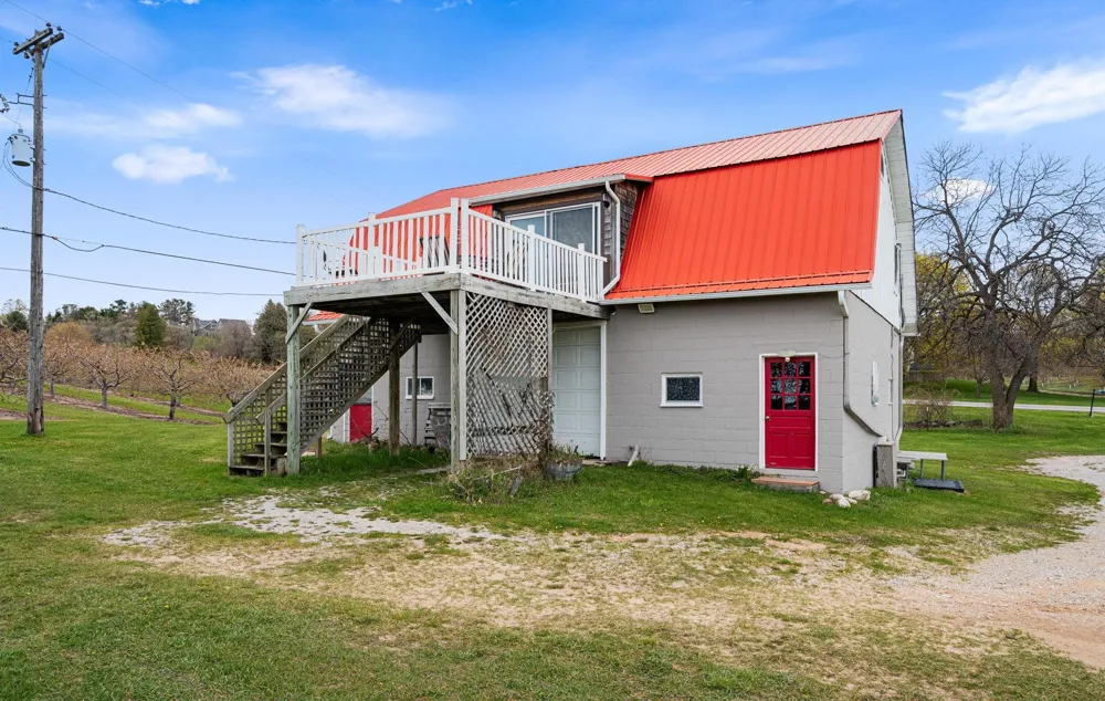 11751 Center Road Peninsula Township, MI 49686