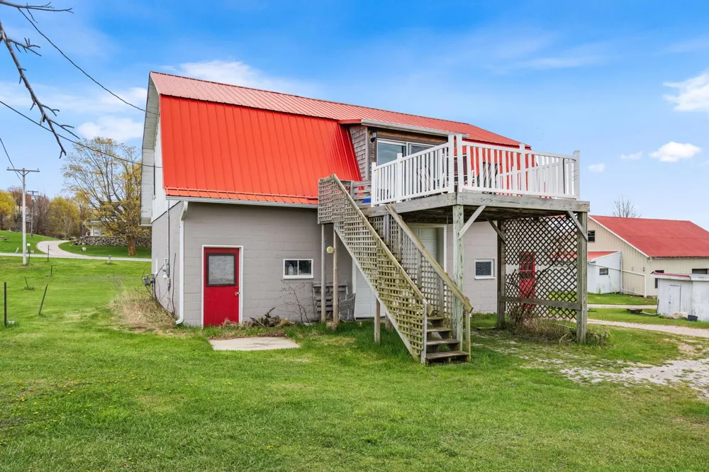 11751 Center Road Peninsula Township, MI 49686