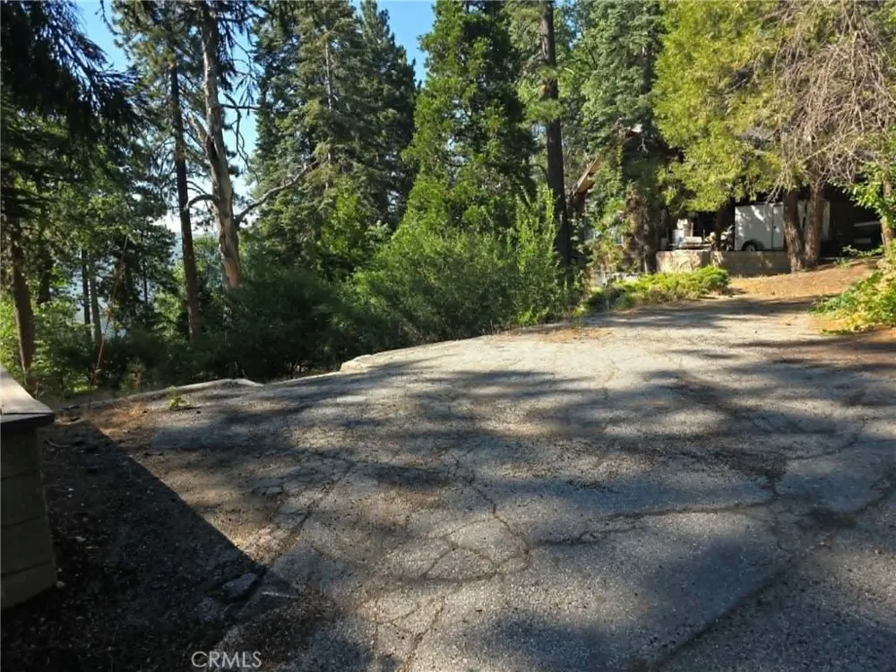 30778 Live Oak Running Springs, CA 92382
