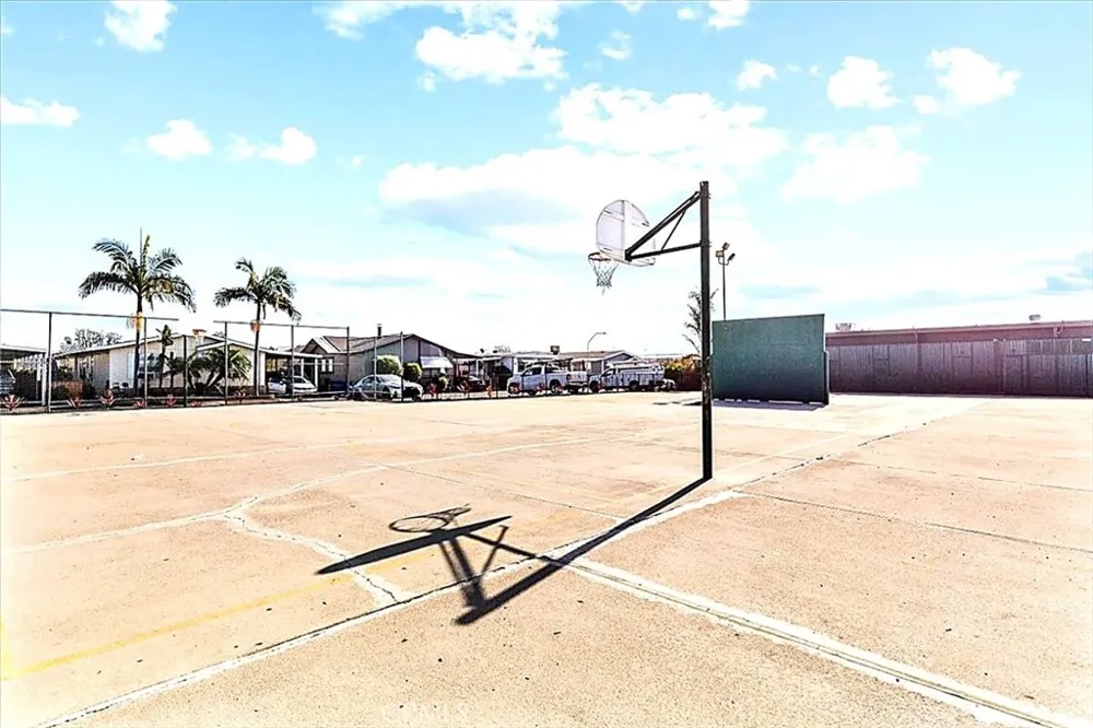 9080 Bloomfield #231 Cypress, CA 90630