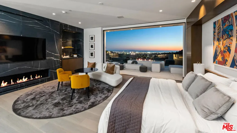 1035 Stradella Road Los Angeles, CA 90077