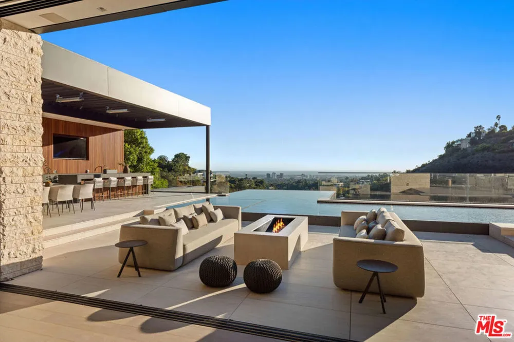 1035 Stradella Road Los Angeles, CA 90077