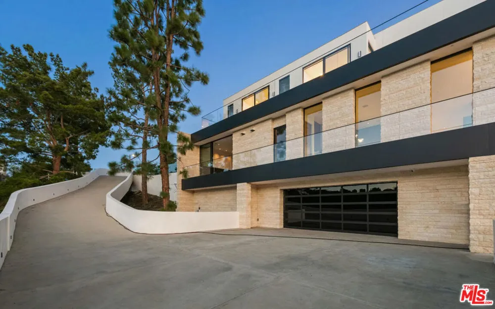 1035 Stradella Road Los Angeles, CA 90077