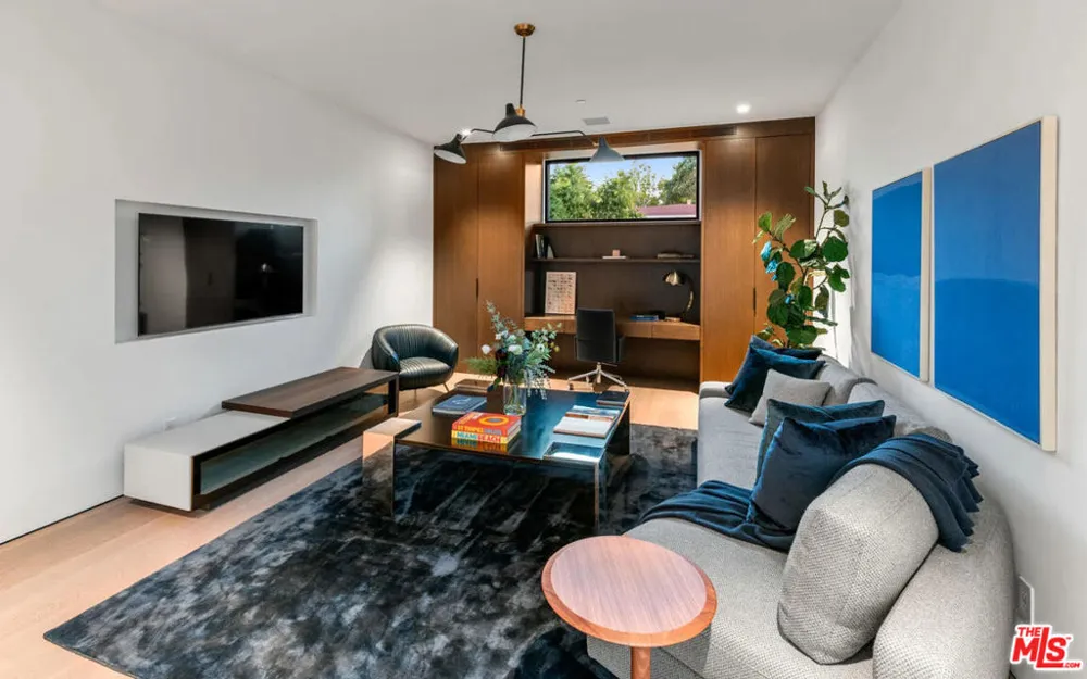 1035 Stradella Road Los Angeles, CA 90077