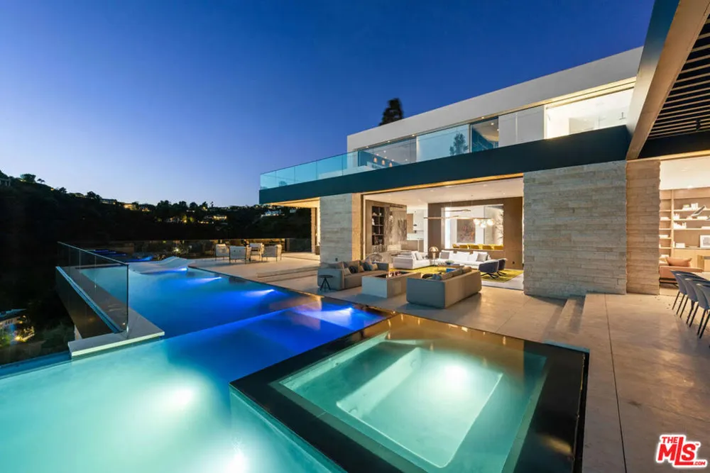 1035 Stradella Road Los Angeles, CA 90077