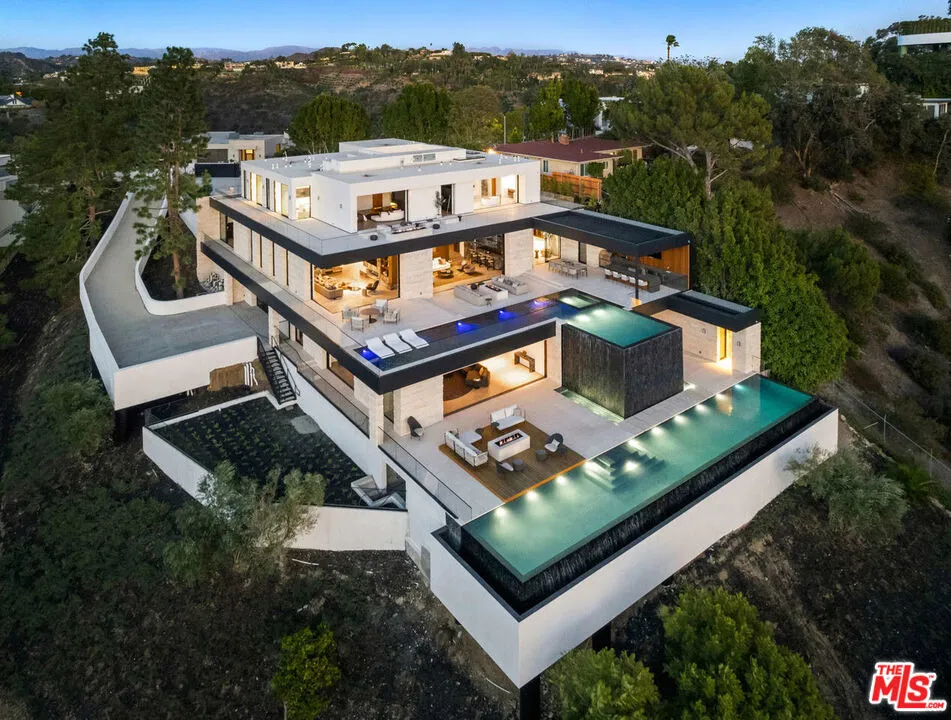 1035 Stradella Road Los Angeles, CA 90077