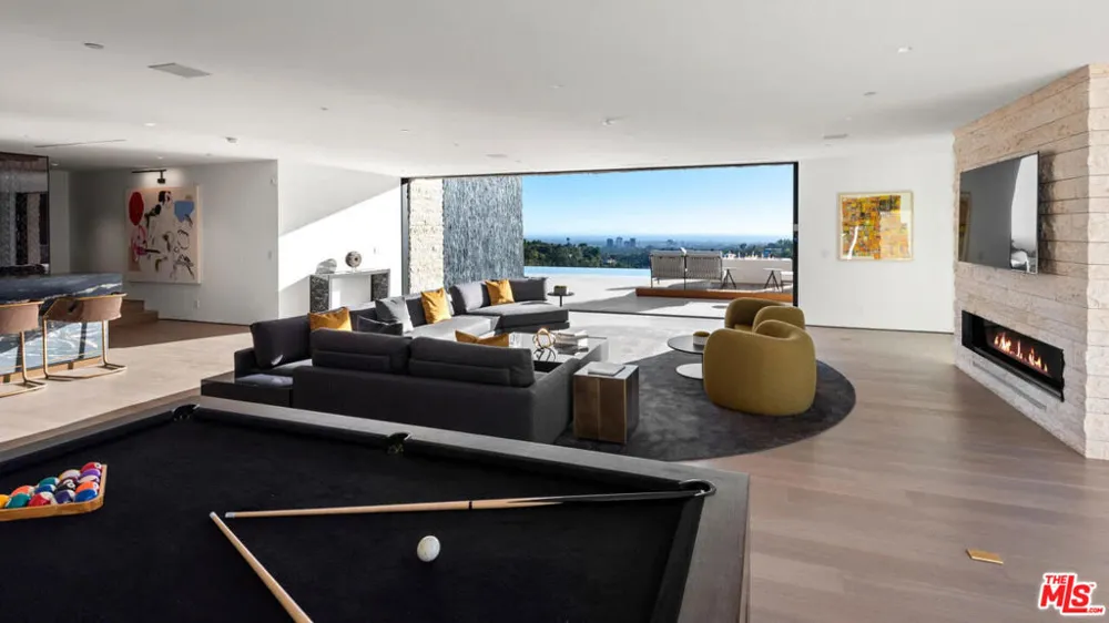 1035 Stradella Road Los Angeles, CA 90077