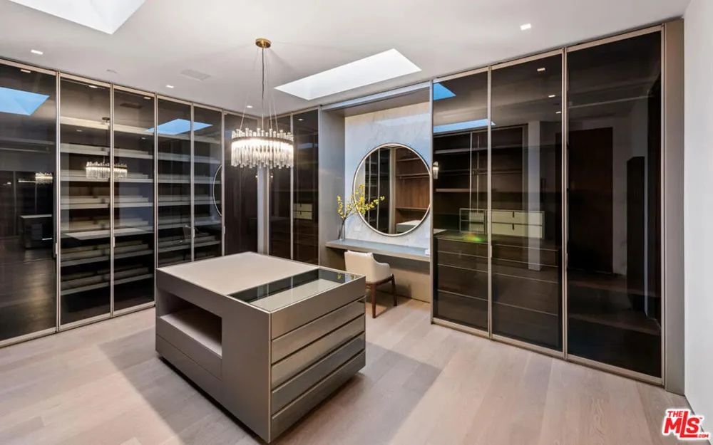 1035 Stradella Road Los Angeles, CA 90077