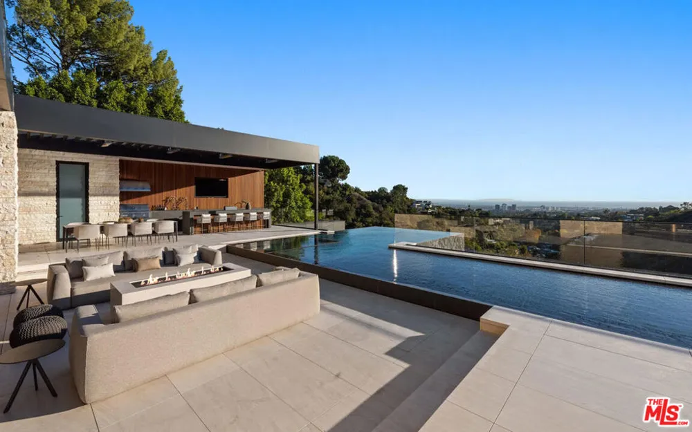 1035 Stradella Road Los Angeles, CA 90077