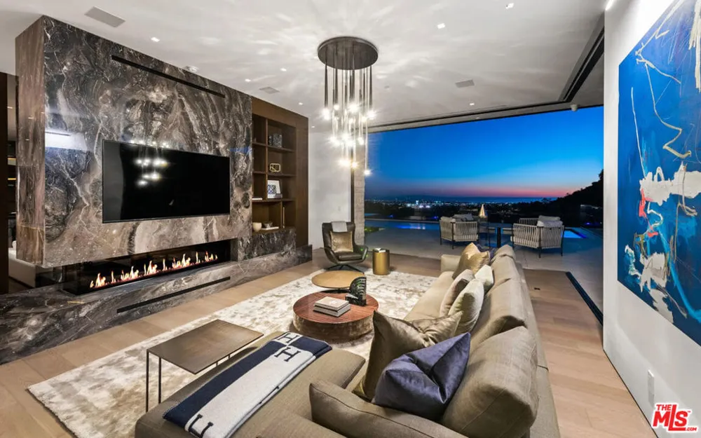 1035 Stradella Road Los Angeles, CA 90077