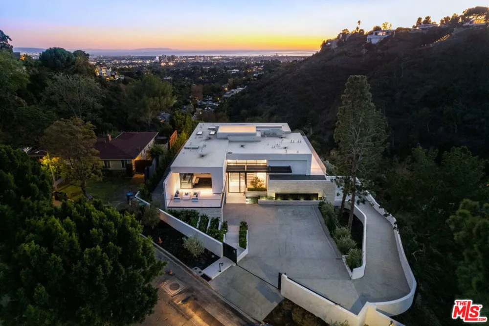 1035 Stradella Road Los Angeles, CA 90077