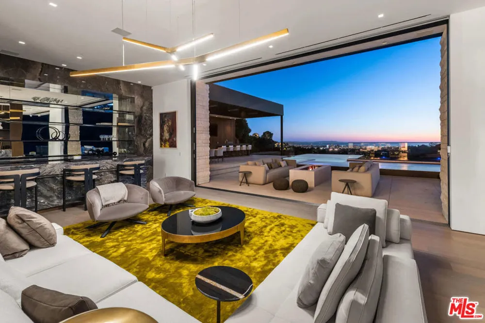 1035 Stradella Road Los Angeles, CA 90077