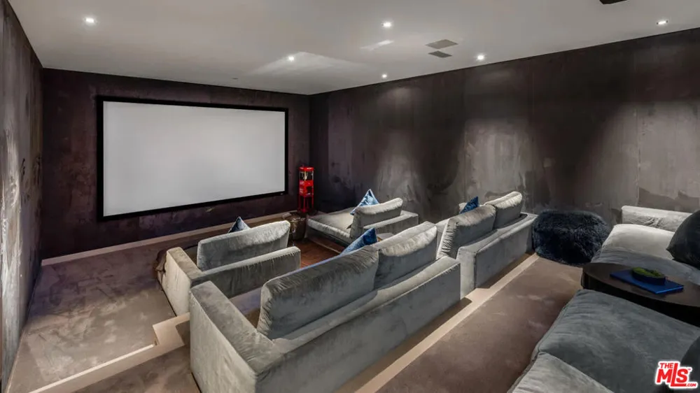 1035 Stradella Road Los Angeles, CA 90077
