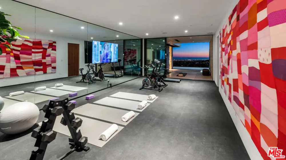 1035 Stradella Road Los Angeles, CA 90077