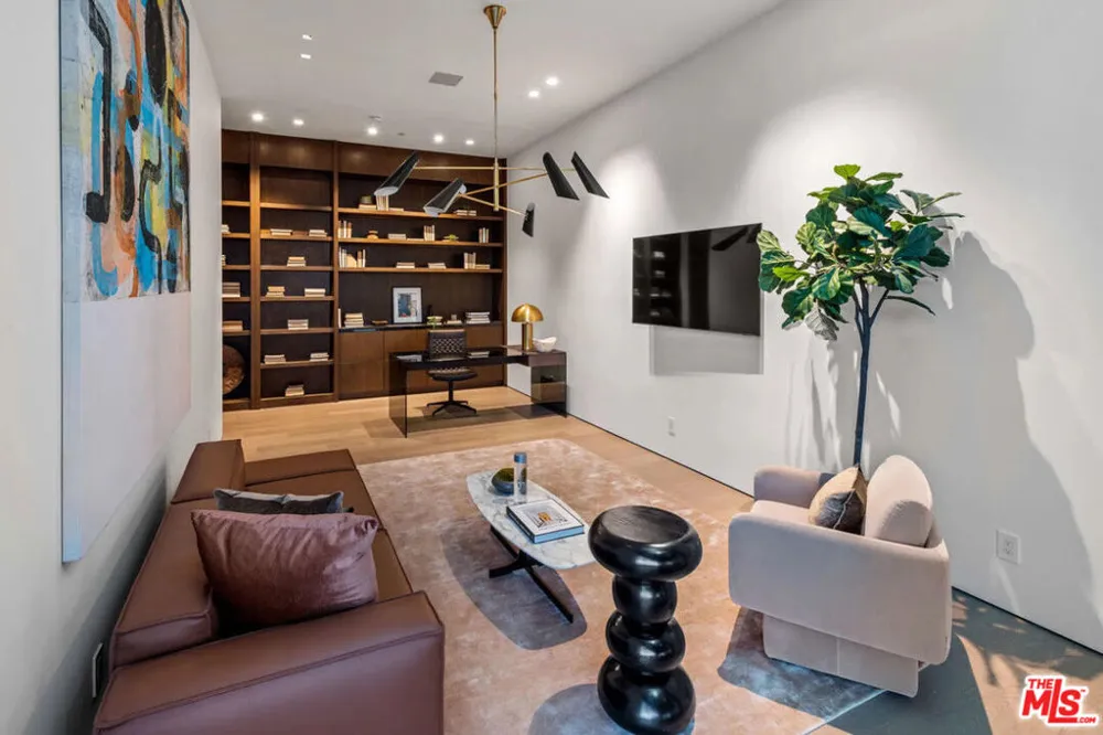 1035 Stradella Road Los Angeles, CA 90077