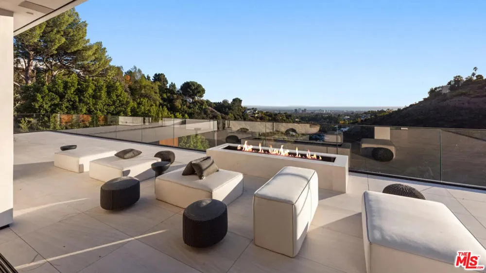1035 Stradella Road Los Angeles, CA 90077