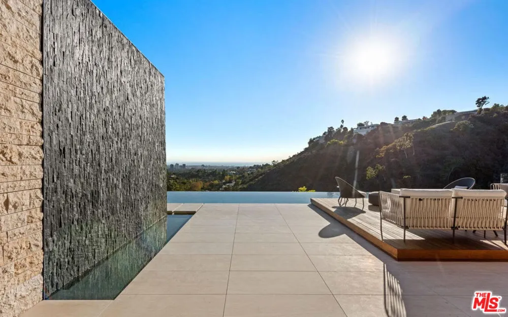 1035 Stradella Road Los Angeles, CA 90077