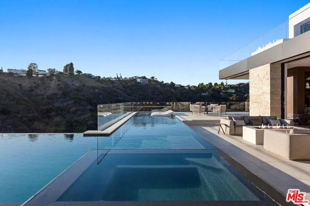 1035 Stradella Road Los Angeles, CA 90077