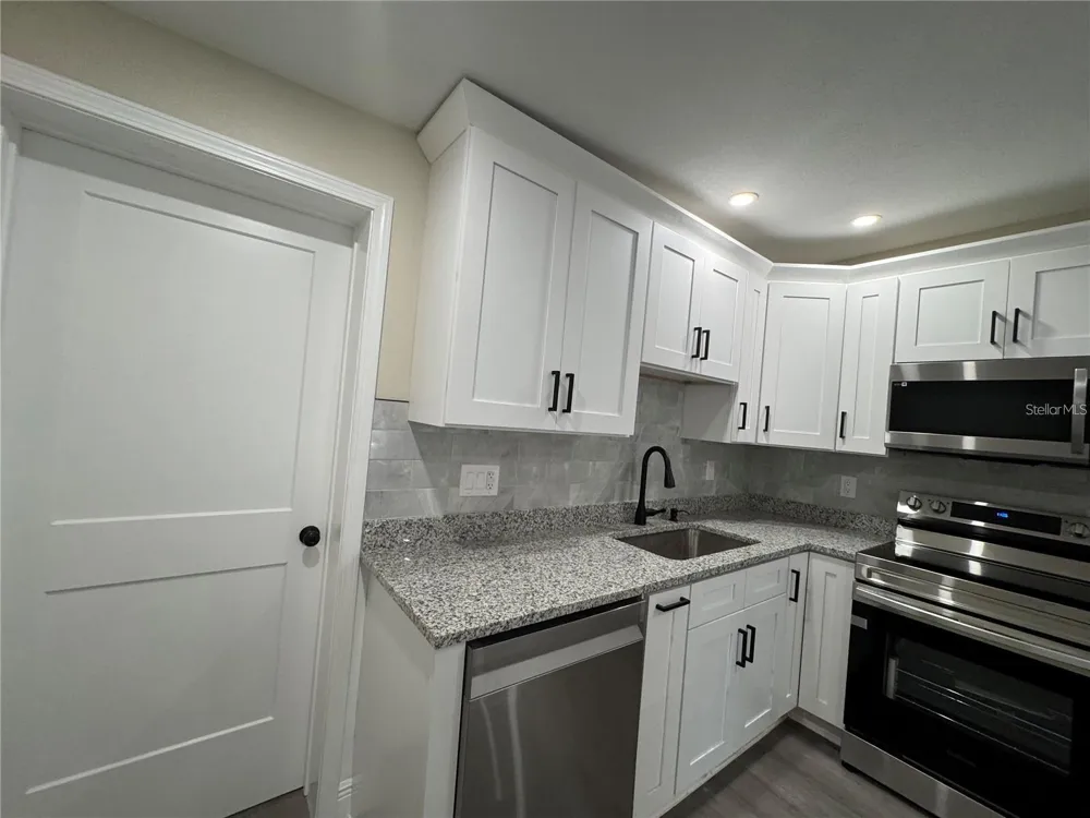 7039 LENOX DRIVE New Port Richey, FL 34653