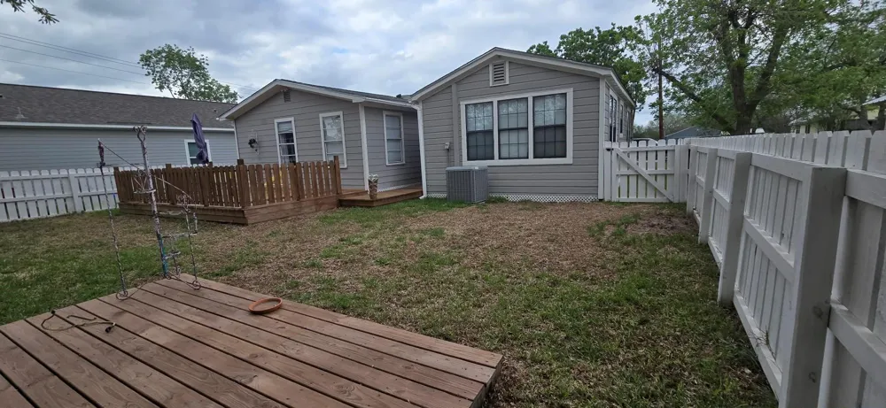 1206 Nelson Street Yoakum, TX 77995
