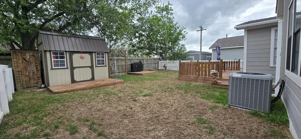 1206 Nelson Street Yoakum, TX 77995