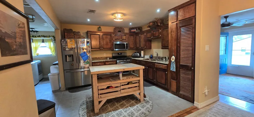 1206 Nelson Street Yoakum, TX 77995