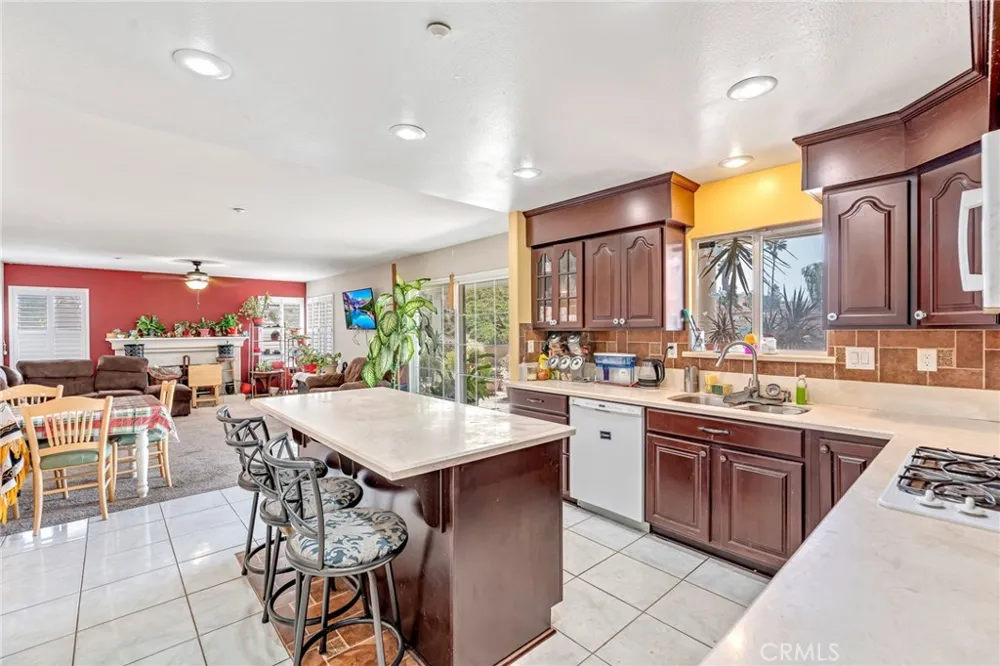 3016 Shane Dr. Colton, CA 92324