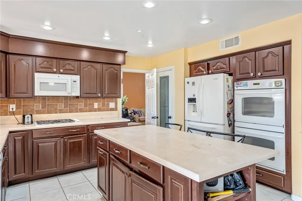 3016 Shane Dr. Colton, CA 92324