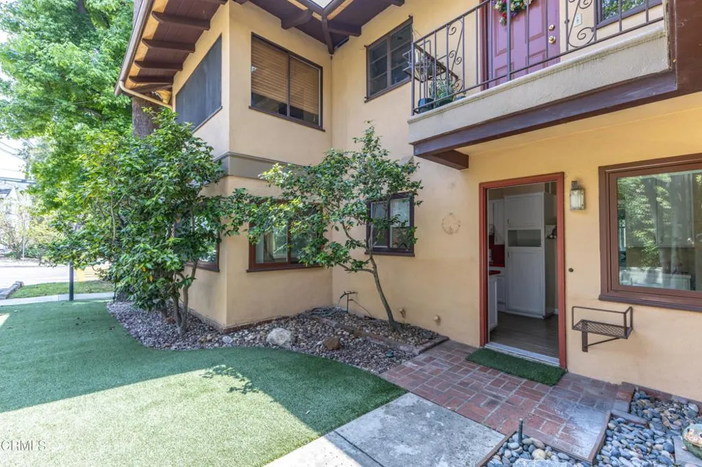 2391 El Molino Avenue Altadena, CA 91001