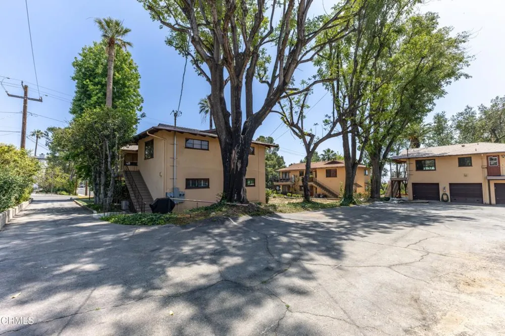 2391 El Molino Avenue Altadena, CA 91001