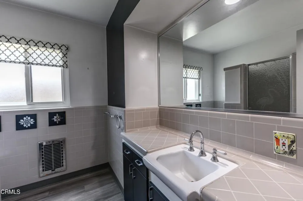 2391 El Molino Avenue Altadena, CA 91001