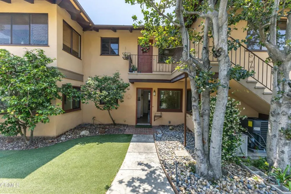 2391 El Molino Avenue Altadena, CA 91001