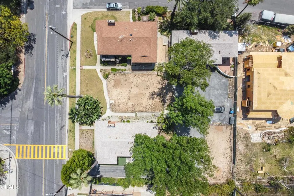 2391 El Molino Avenue Altadena, CA 91001