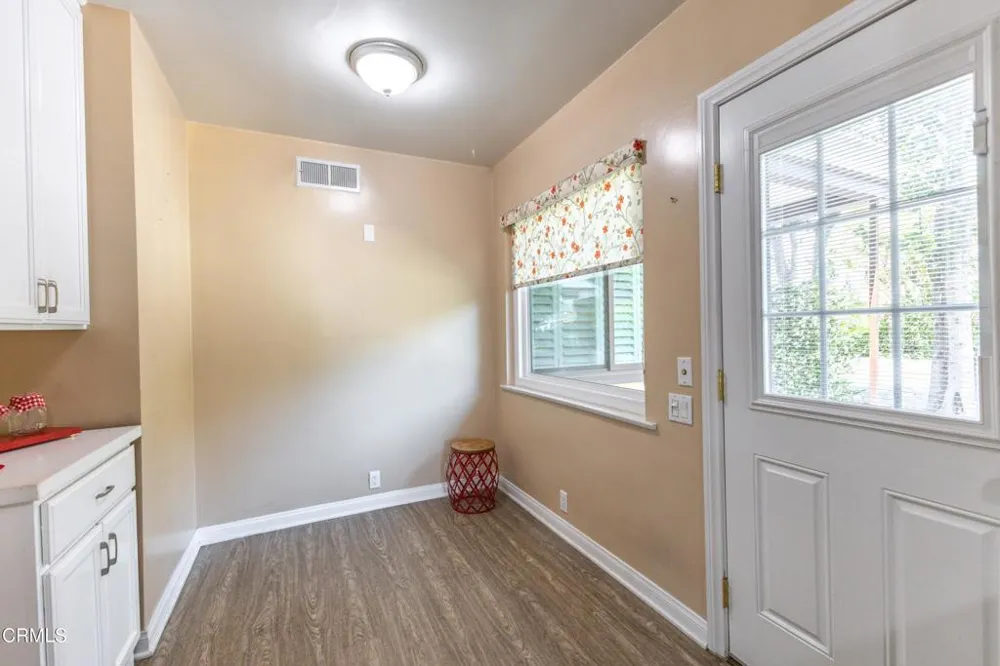 2391 El Molino Avenue Altadena, CA 91001