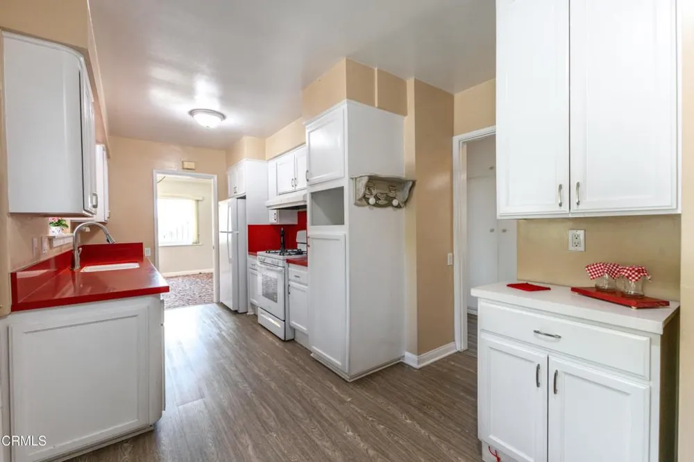 2391 El Molino Avenue Altadena, CA 91001
