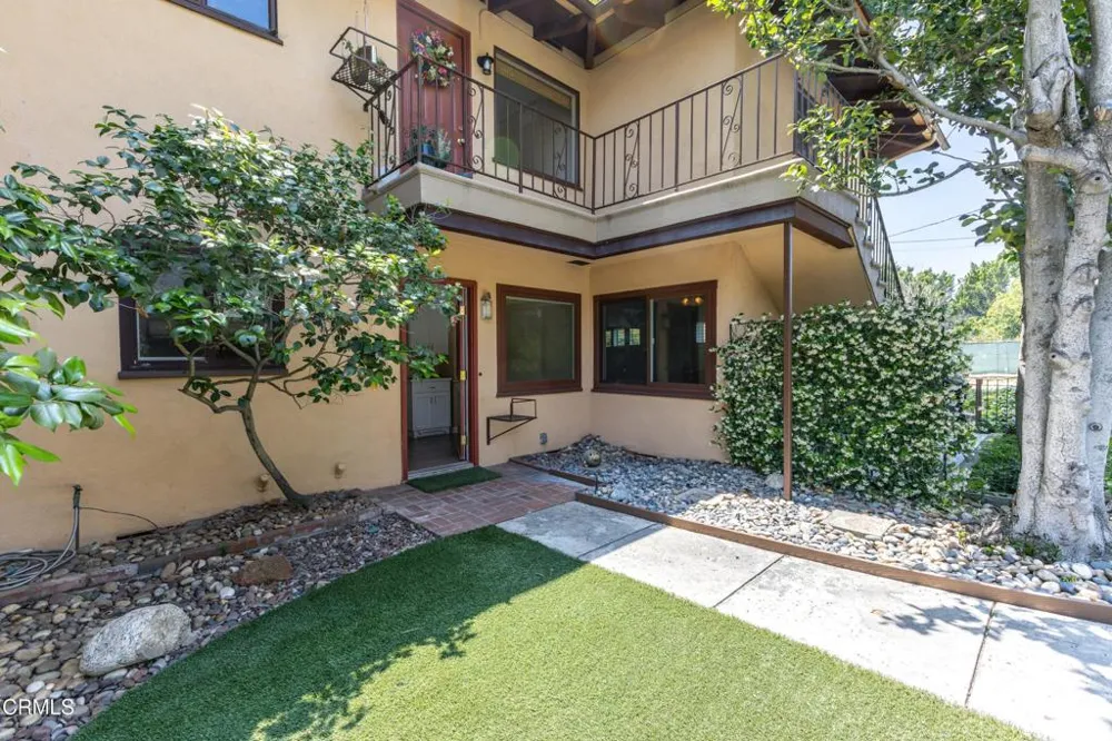 2391 El Molino Avenue Altadena, CA 91001
