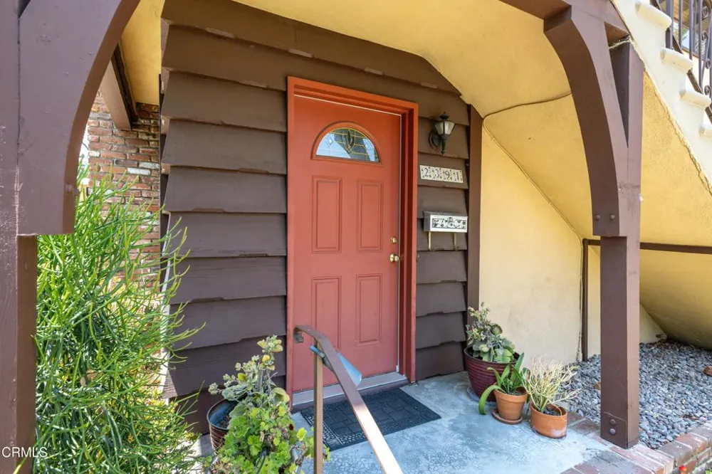 2391 El Molino Avenue Altadena, CA 91001