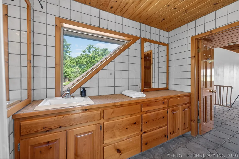 9212 447 ROAD Spavinaw, OK 74366