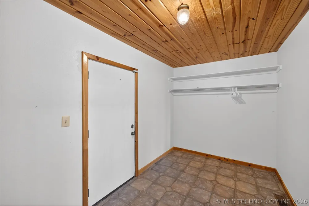 9212 447 ROAD Spavinaw, OK 74366