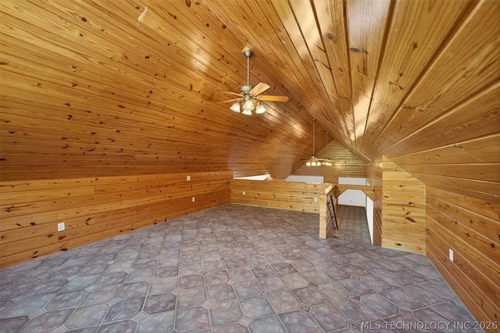 9212 447 ROAD Spavinaw, OK 74366