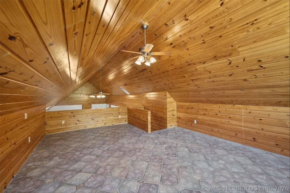 9212 447 ROAD Spavinaw, OK 74366