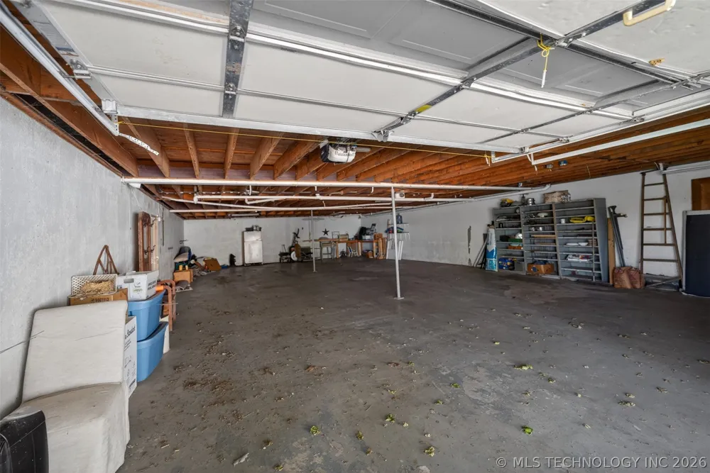 9212 447 ROAD Spavinaw, OK 74366