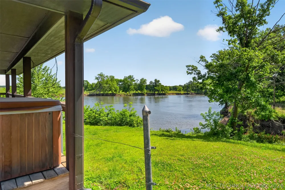 9212 447 ROAD Spavinaw, OK 74366
