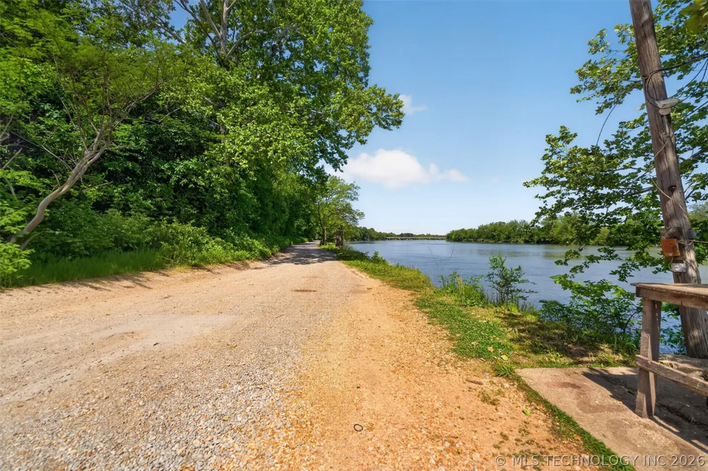9212 447 ROAD Spavinaw, OK 74366