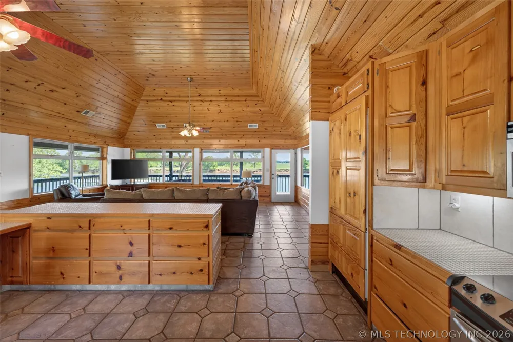 9212 447 ROAD Spavinaw, OK 74366