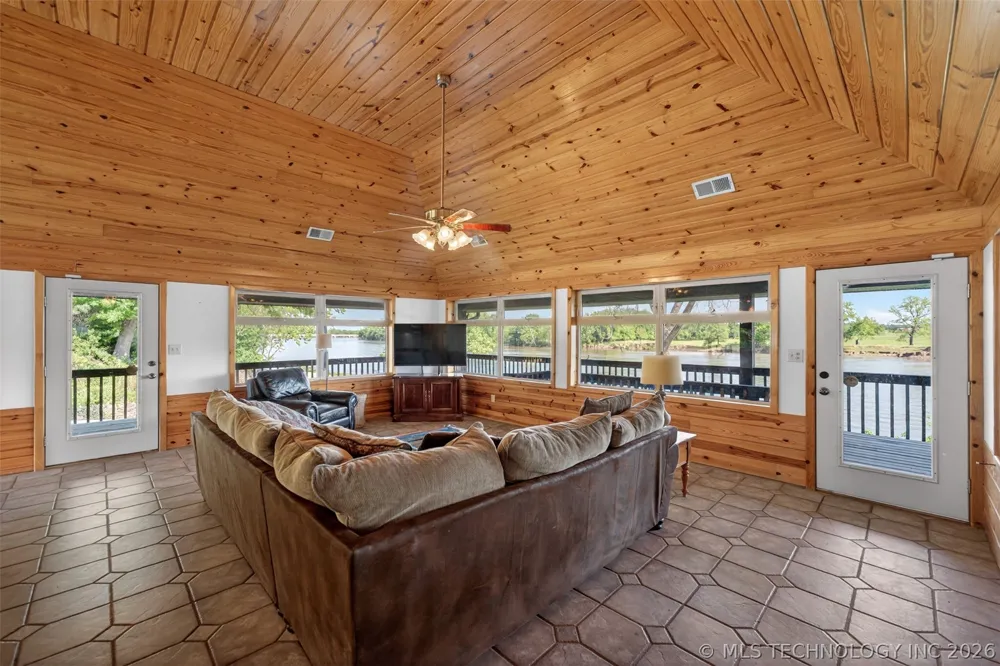 9212 447 ROAD Spavinaw, OK 74366