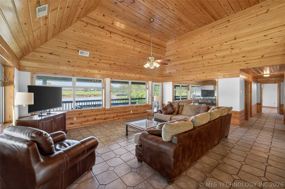 9212 447 ROAD Spavinaw, OK 74366